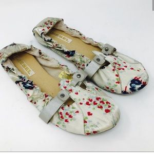 Diesel Floral Ballet Satin Flats Light Silver Shoes Italy
Size 6 US EU 36
